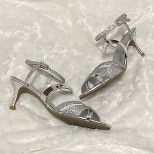 Sparkly silver heels size 7.5 new years holidays Fioni